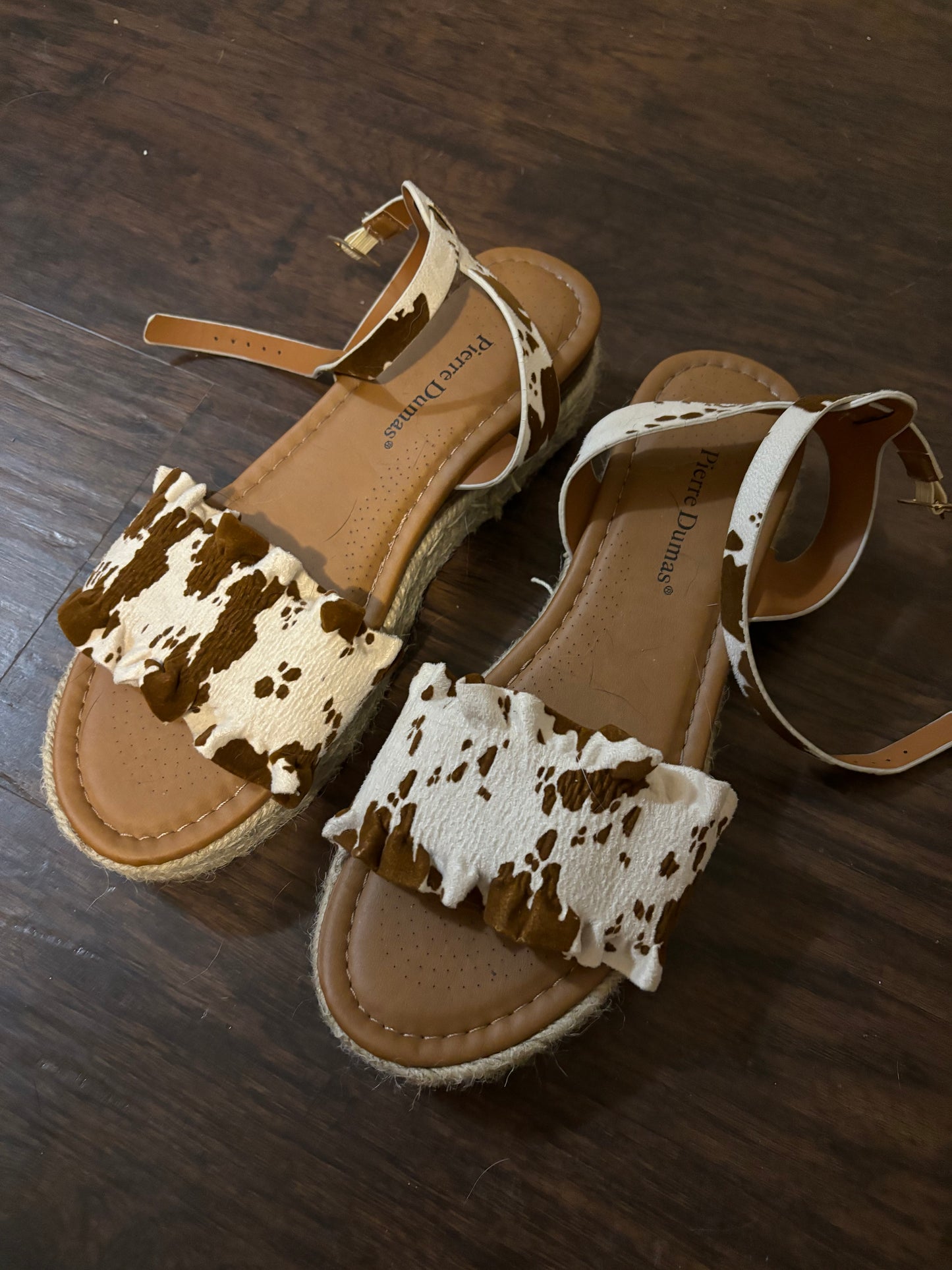 Cow print Sandals Size 10 *MAKENZIES CLOSET