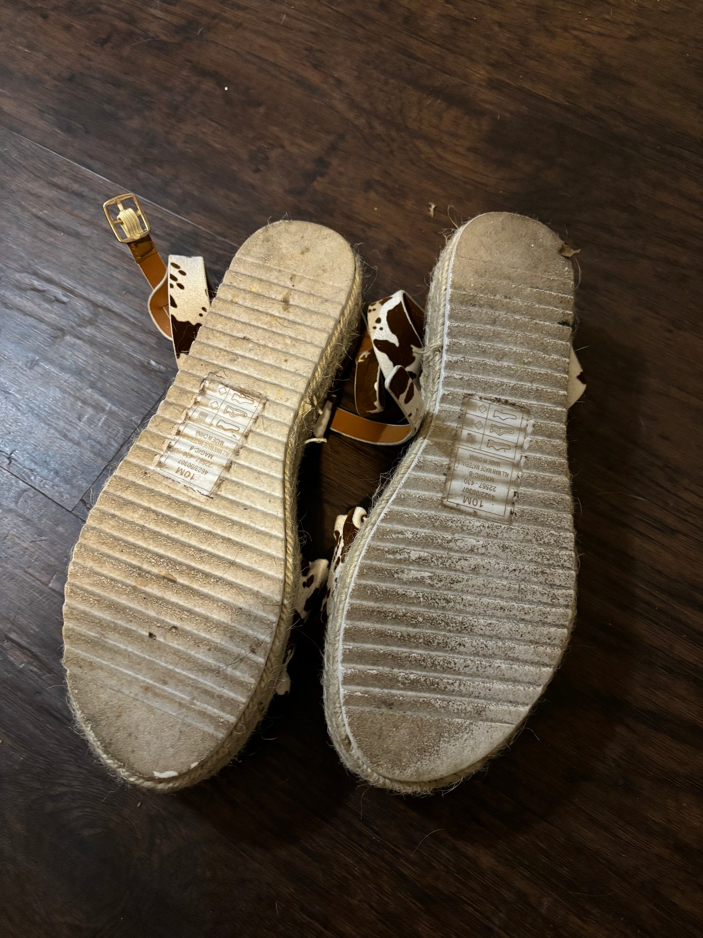 Cow print Sandals Size 10 *MAKENZIES CLOSET